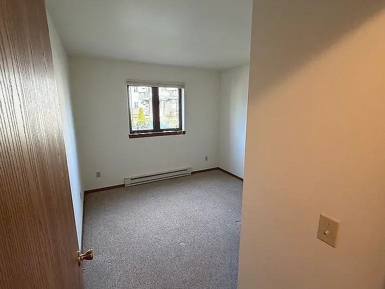 2 bed, 900 sqft, $1,050 — Photo 3