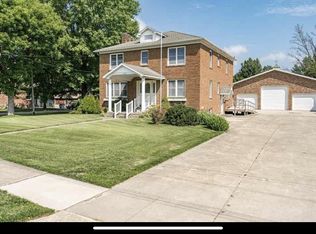 110 E Walnut St, Teutopolis, IL 62467