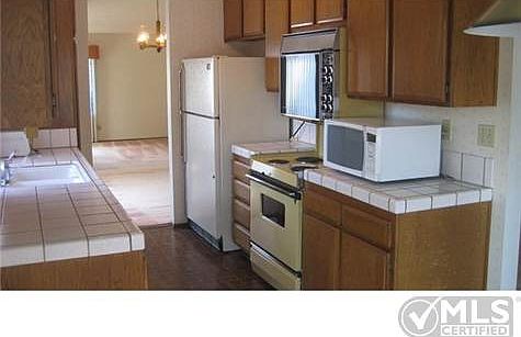 4th image of 13323 Samantha Ave