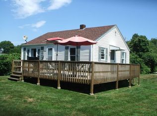 13 Ponagansett Pkwy, Narragansett, RI 02882