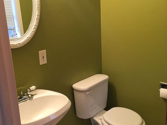 1/2 bath in master bedroom