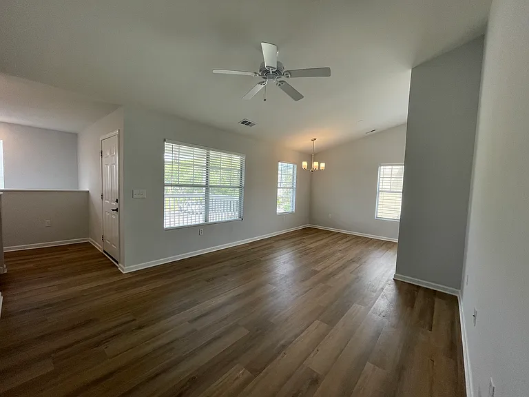 8B Old South Ct — Photo 1