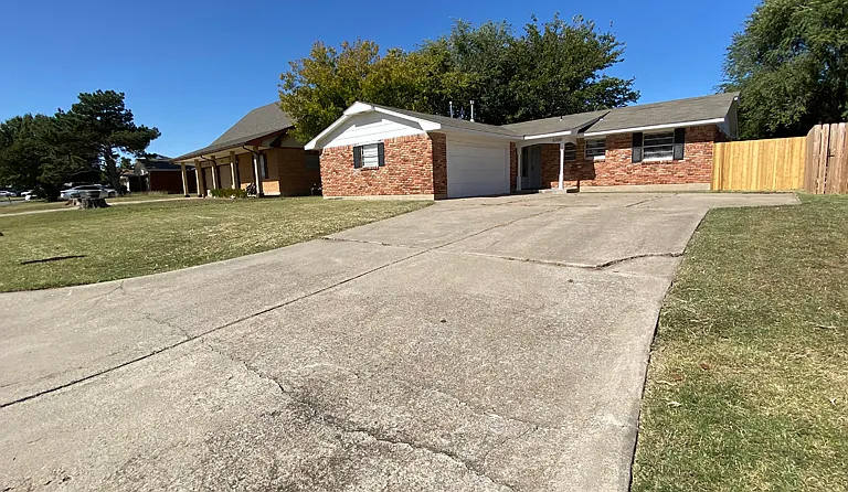 5709 NW Briarwood Dr — Photo 26