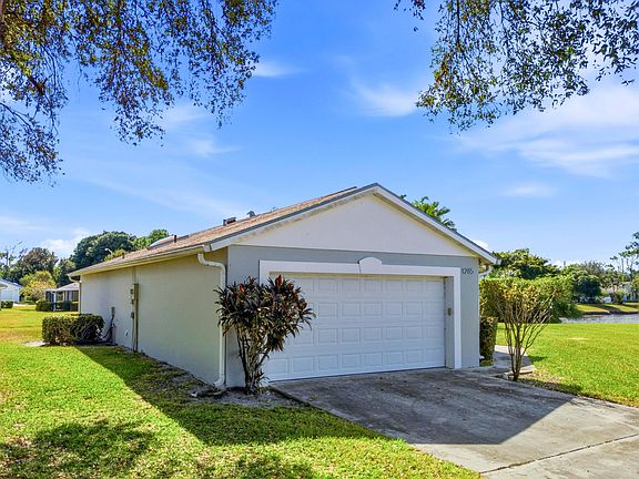 4th image of 1285 Green Pine Boulevard