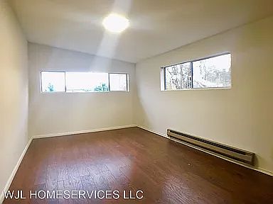 3rd image of 3545 W Lake Sammamish Pkwy SE