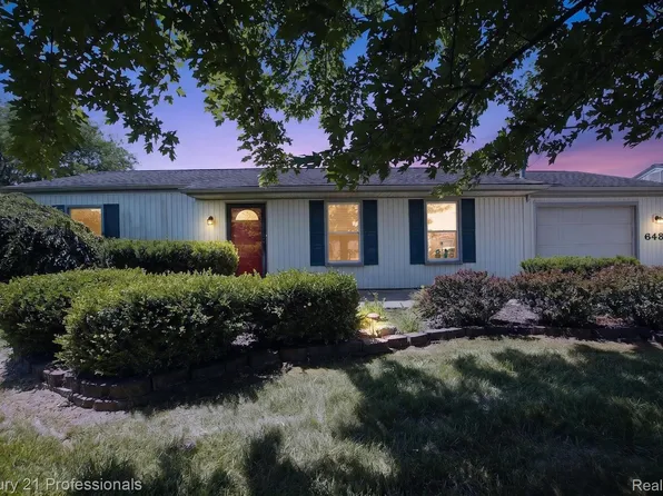 648 Newport Rd, Carleton, MI 48117