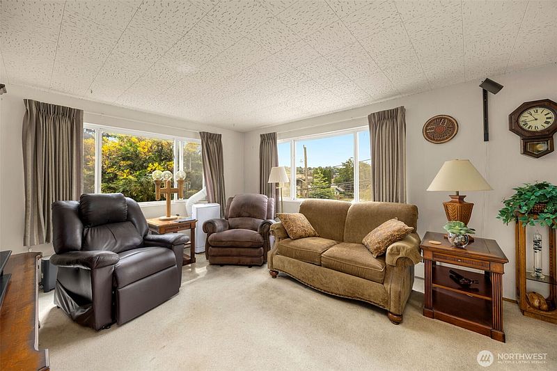 5th image of 205 26th Avenue E