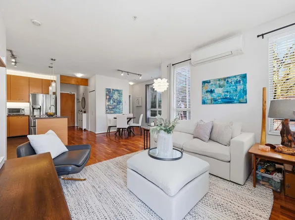 530 Raven Woods Dr #223, Burrard Inlet 3, BC V7G 2T5