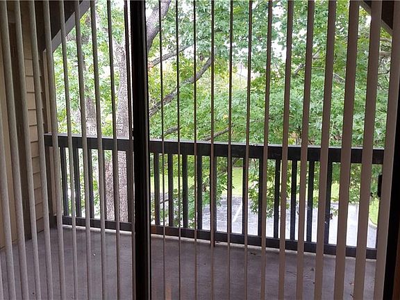 4th image of 320 Black Oak 307 Ct