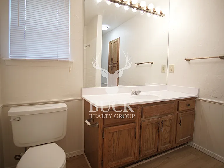 1628 Kavel Dr — Photo 26