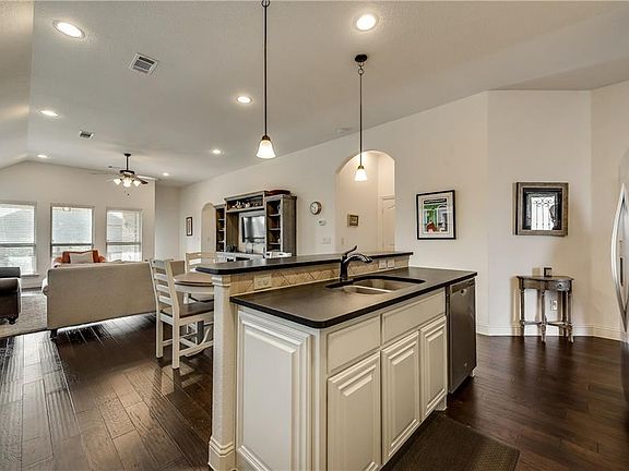 5th image of 1105 Keats Dr