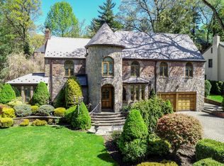 131 Chapel Rd, Manhasset, NY 11030