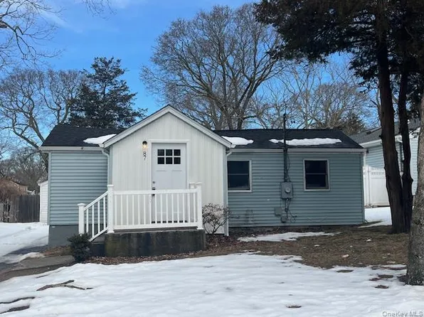 87 Ferndale Avenue, Selden, NY 11784
