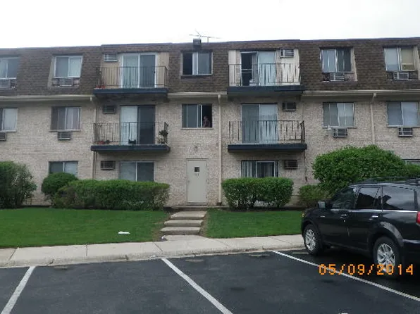 212 Shorewood Dr, Glendale Heights, IL 60139