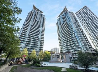 1 Elm Dr W #1005, Mississauga, ON L5B 4M1