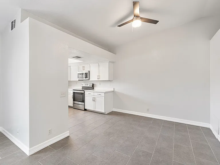 505 S Farrell Dr #D20 — Photo 10