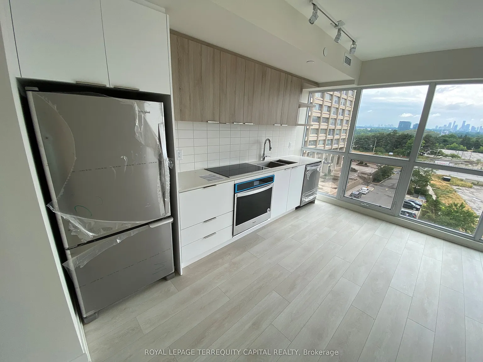 6 Sonic Way #602 photo 1