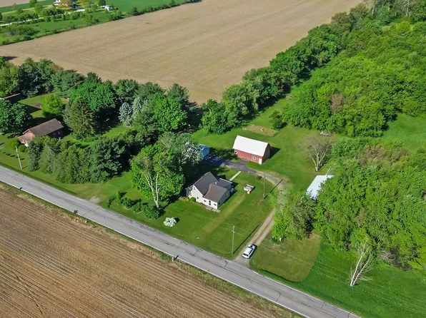 56611 Tulip Rd, New Carlisle, IN 46552