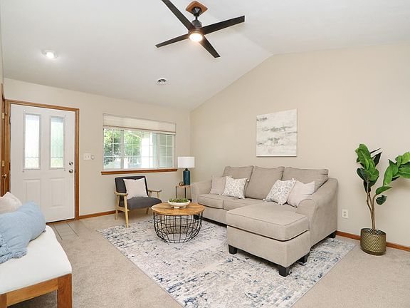 4th image of 2332 Spain Dr