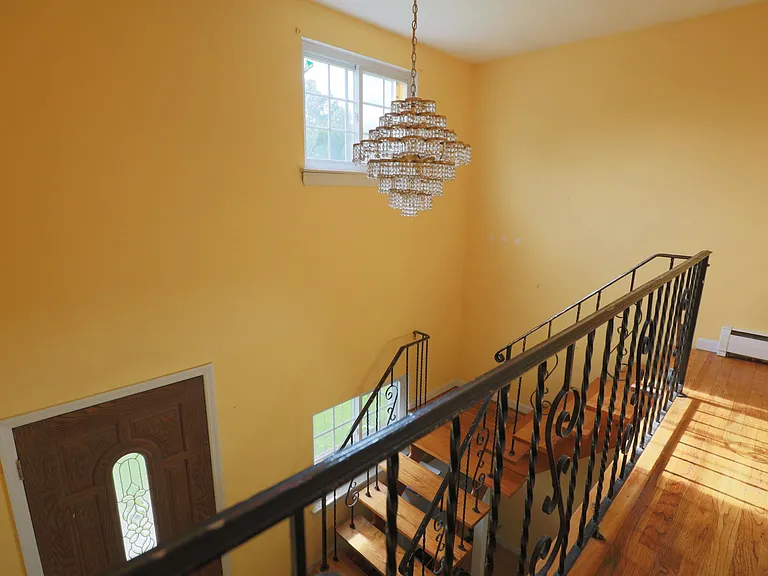 19 Balin Ave — Photo 8