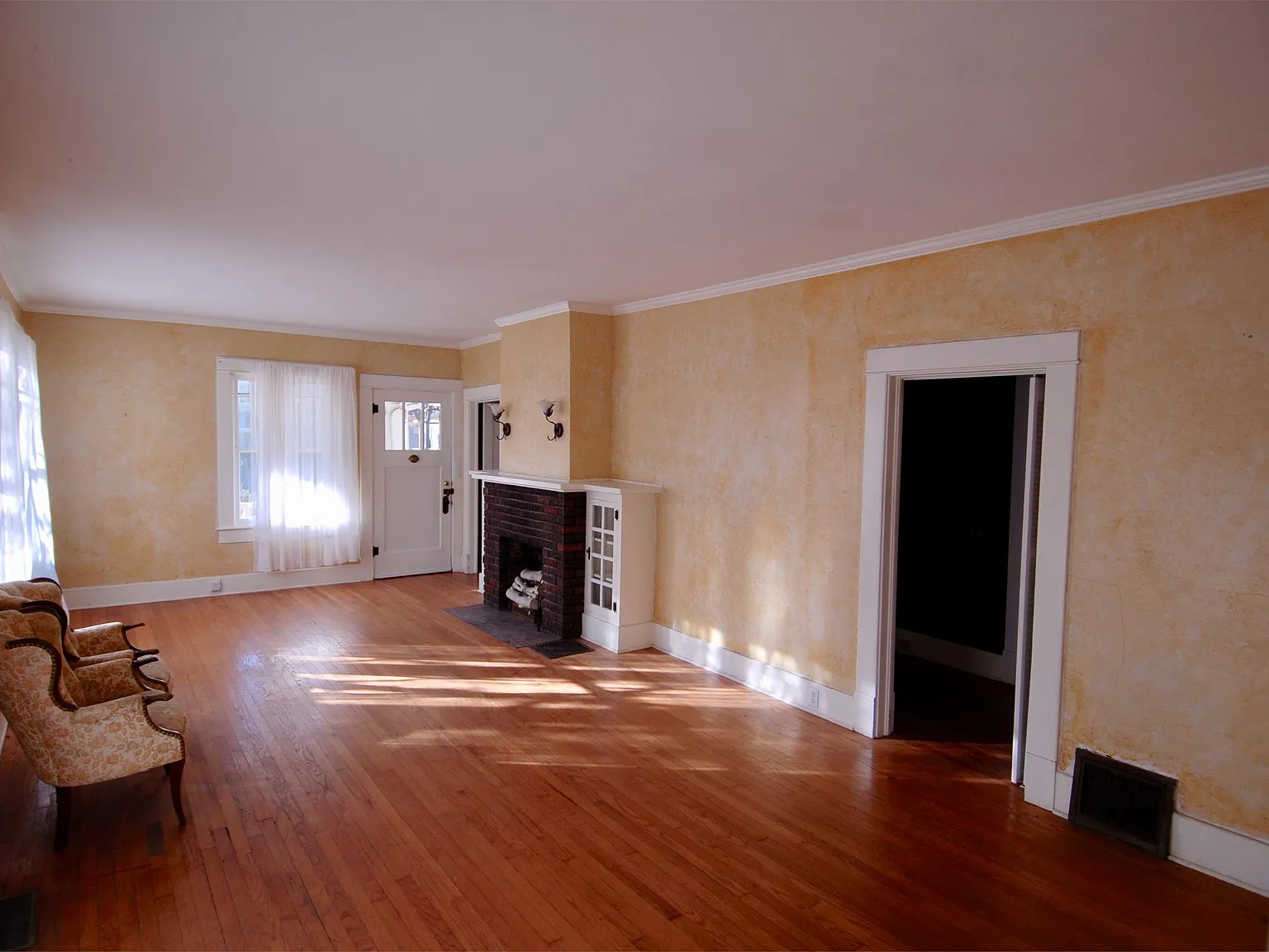 330 Rollston - 1 — Photo 2