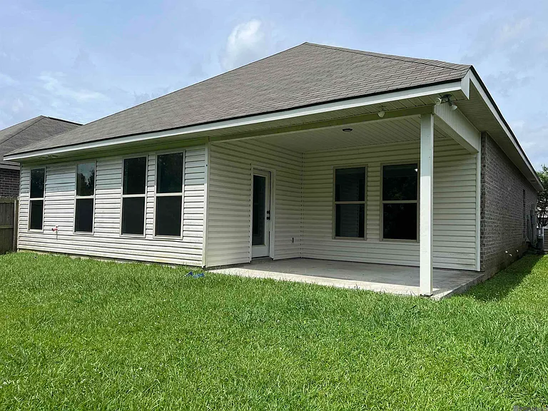 1303 Hickory Creek Dr — Photo 29