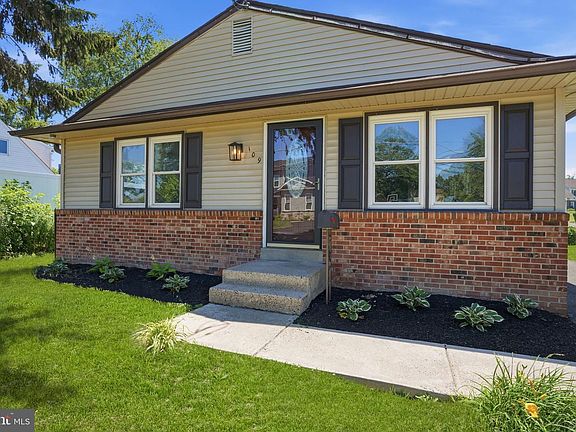 3rd image of 109 Castello Ave