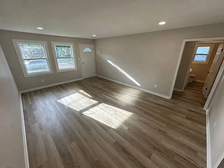 116 N Tarver Ave — Photo 9