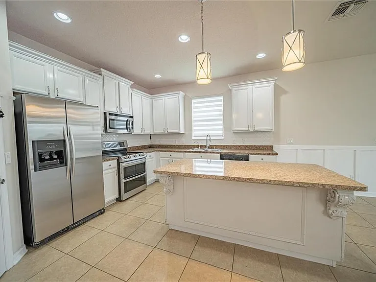 2592 Isabela Ter — Photo 6