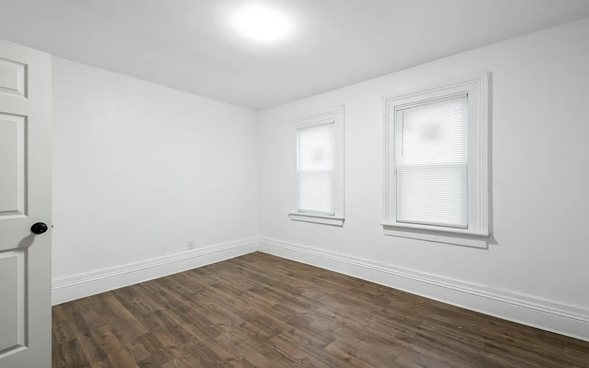 Building Photo - 1361 E 45th St #C