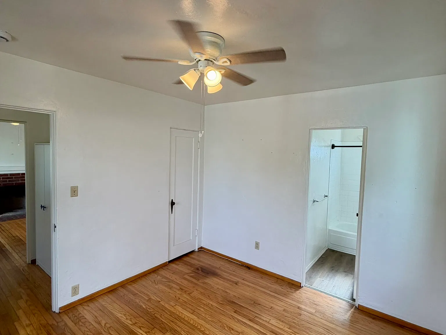 5073-5085 Voltaire St. - 5079 — Photo 3