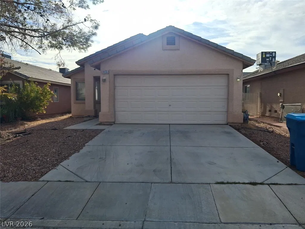 3 bed, 2.0 bath, 1238 sqft, $1,750 — Photo 1