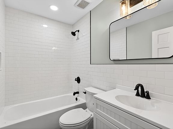 4th image of 412 Brookside Dr