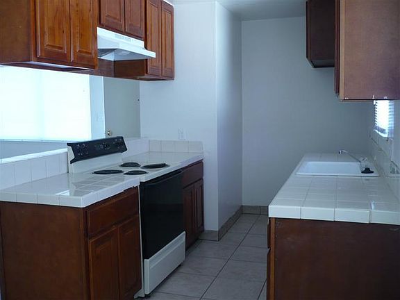 3rd image of 2622 W Fairmont Ave APT 204