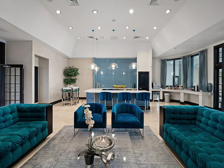 Regency Place — Photo 11