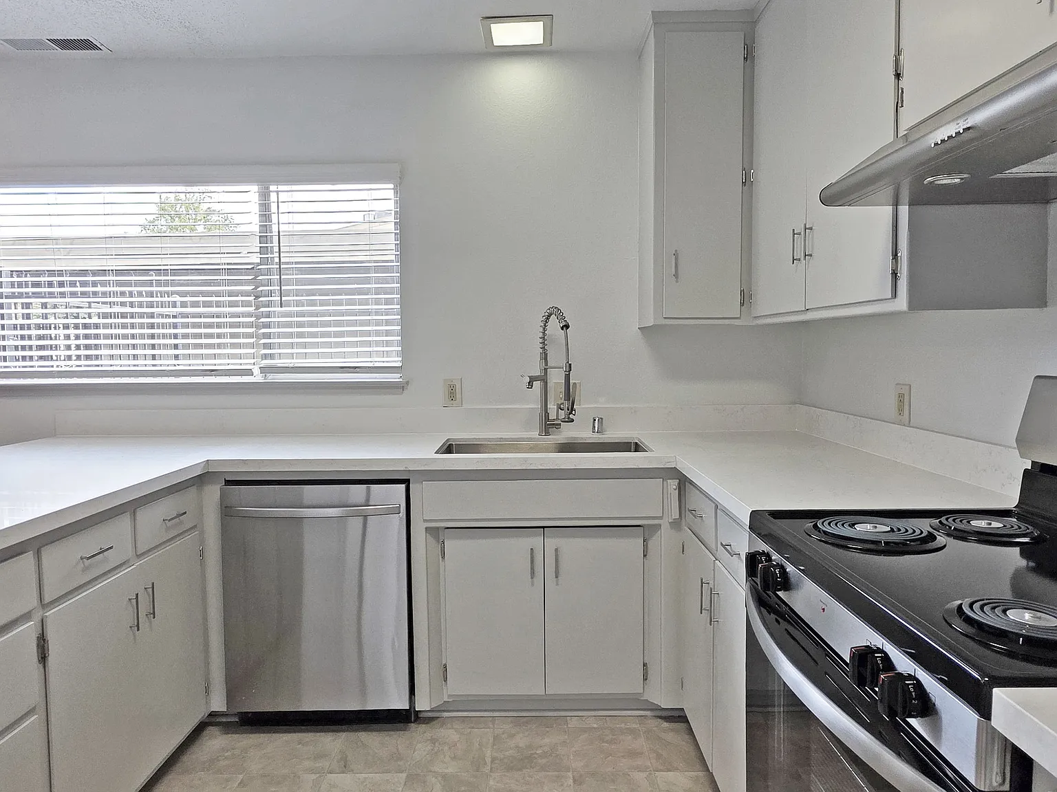 2 bed, 850 sqft, $1,995 — Photo 4