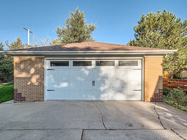 2370 Kingston St — Photo 14
