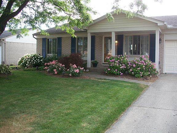 3rd image of 43030 Freeport Dr