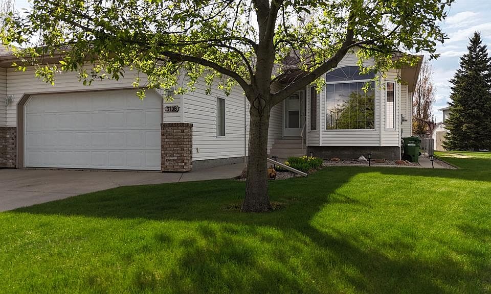 1st image of 310 B SE Edgewood Close