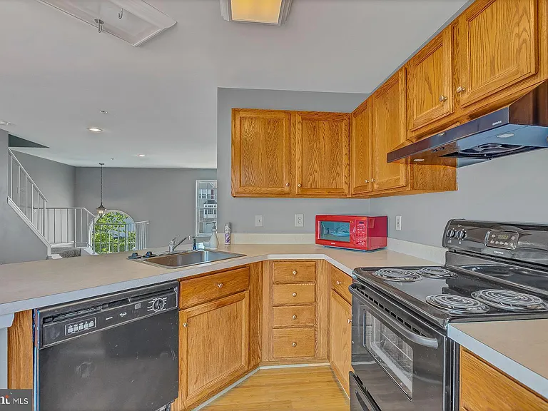 9456 Sea Breeze Ct — Photo 14