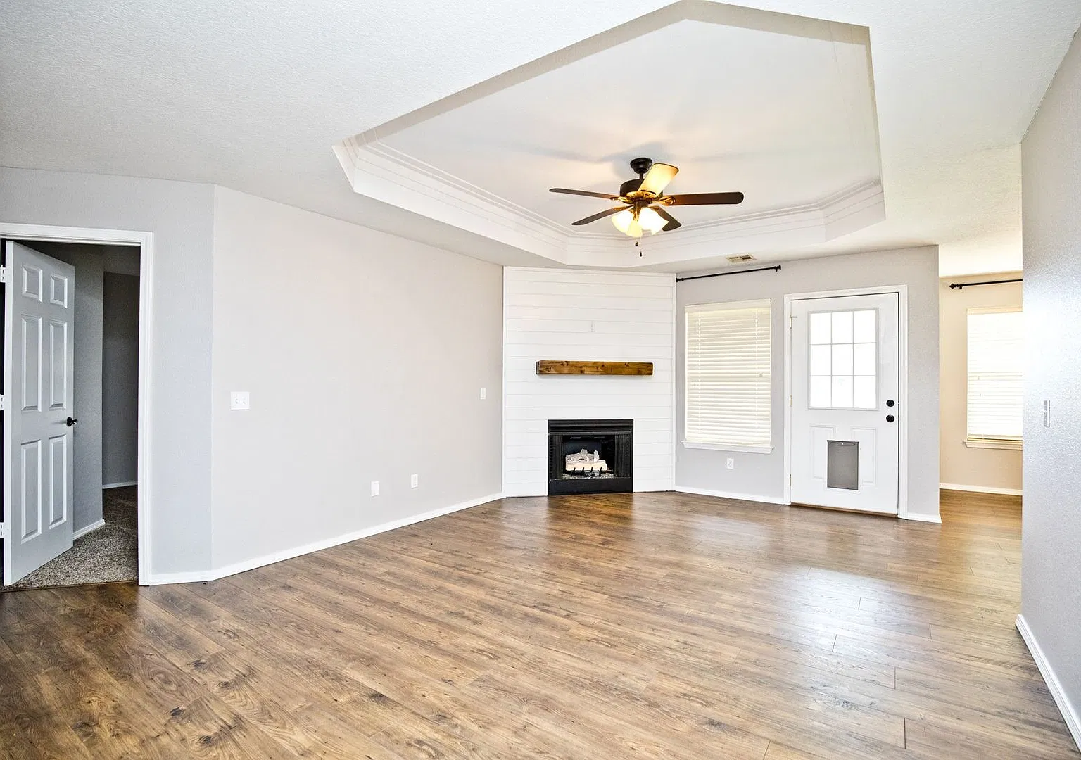 908 SW Terry Lane — Photo 2