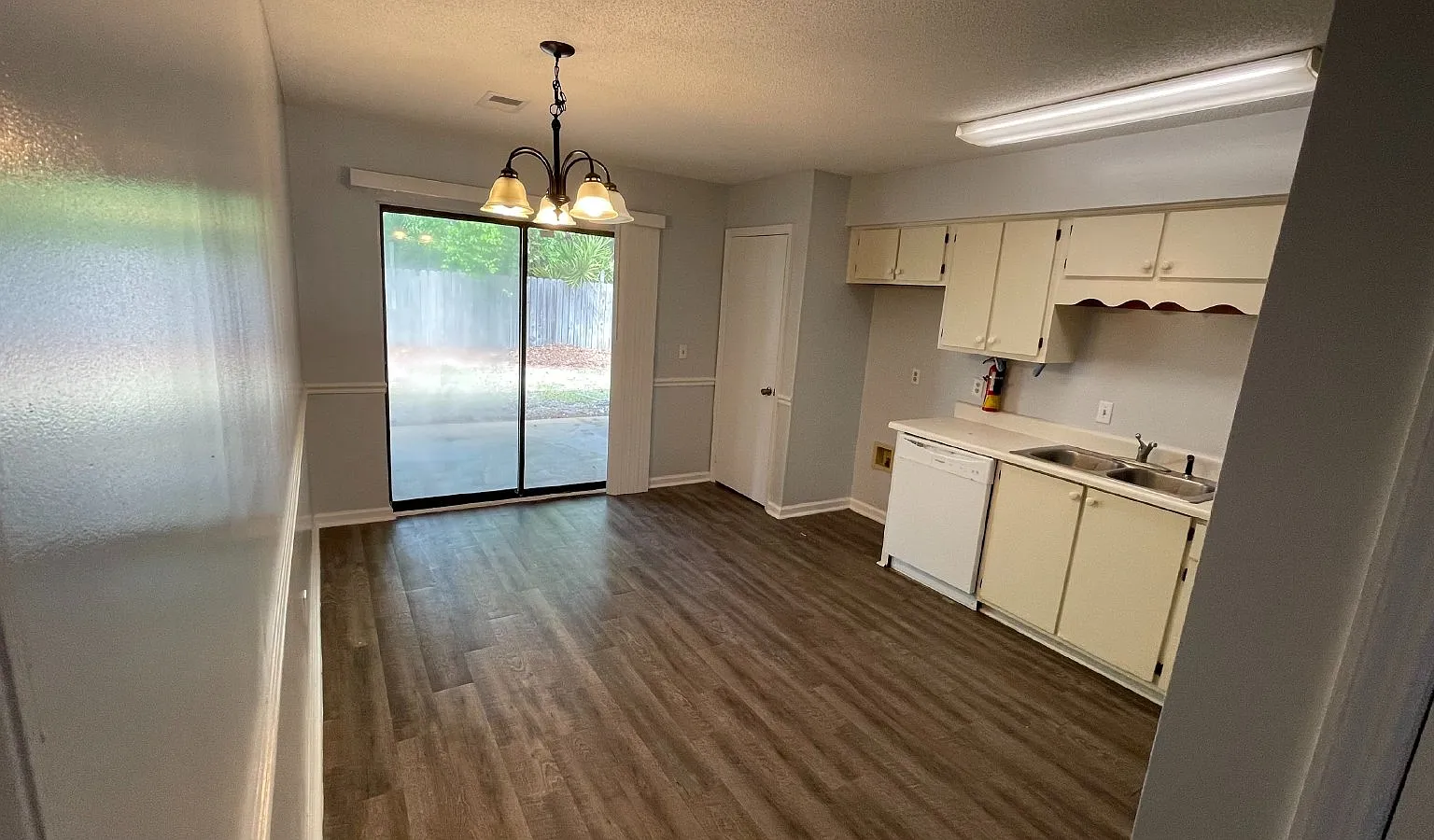 2 bed, 2.0 bath, 900 sqft, $1,225 — Photo 4