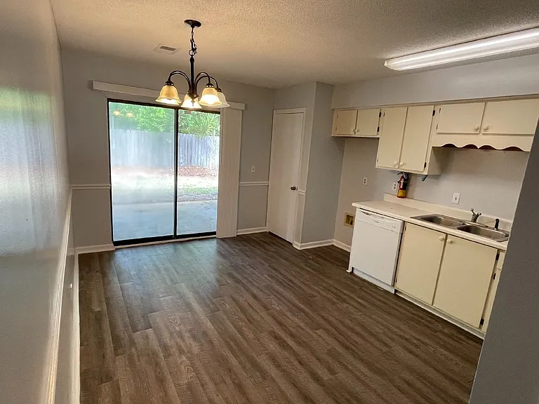 910 Brett Dr #21 — Photo 4
