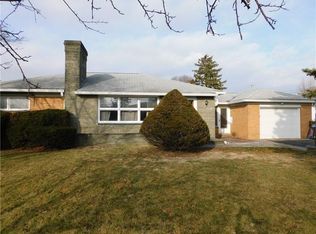 5 Bayberry Ln, Rochester, NY 14616