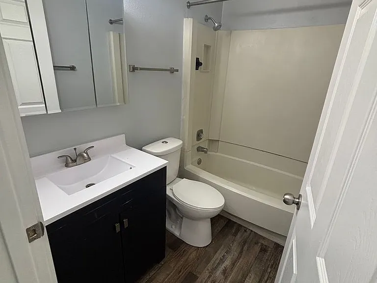 828 Gould St — Photo 5