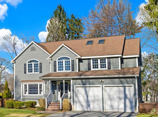 135 Oak St, Reading, MA 01867