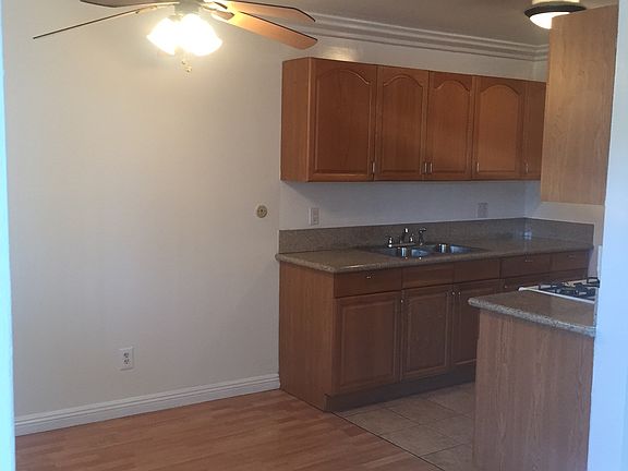 3rd image of 826 E Harvard Street # Fl 2nd