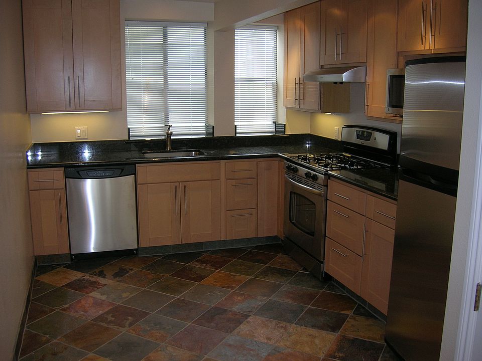 1st image of 817B Valencia St Unit B