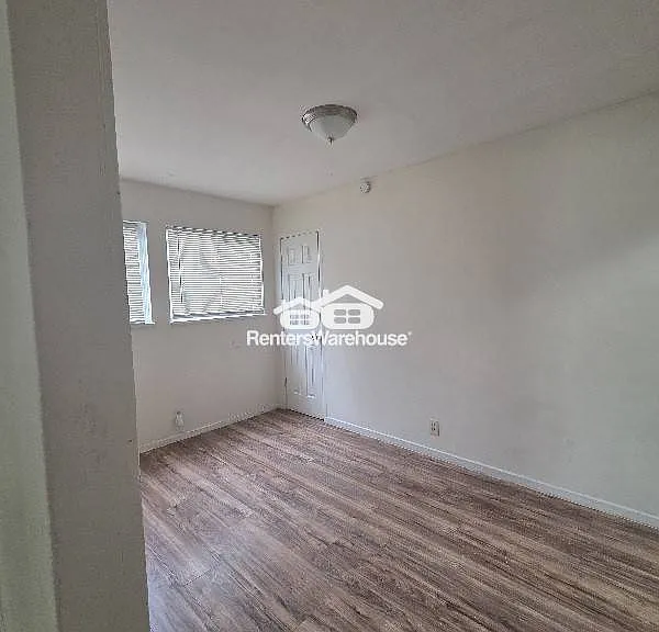 10732 Spring Garden Dr — Photo 8