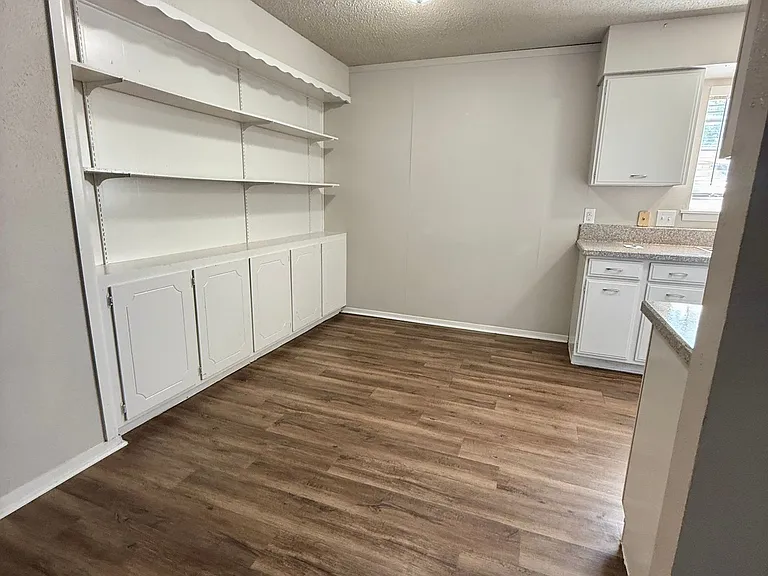 3610 Robinhood Dr — Photo 7